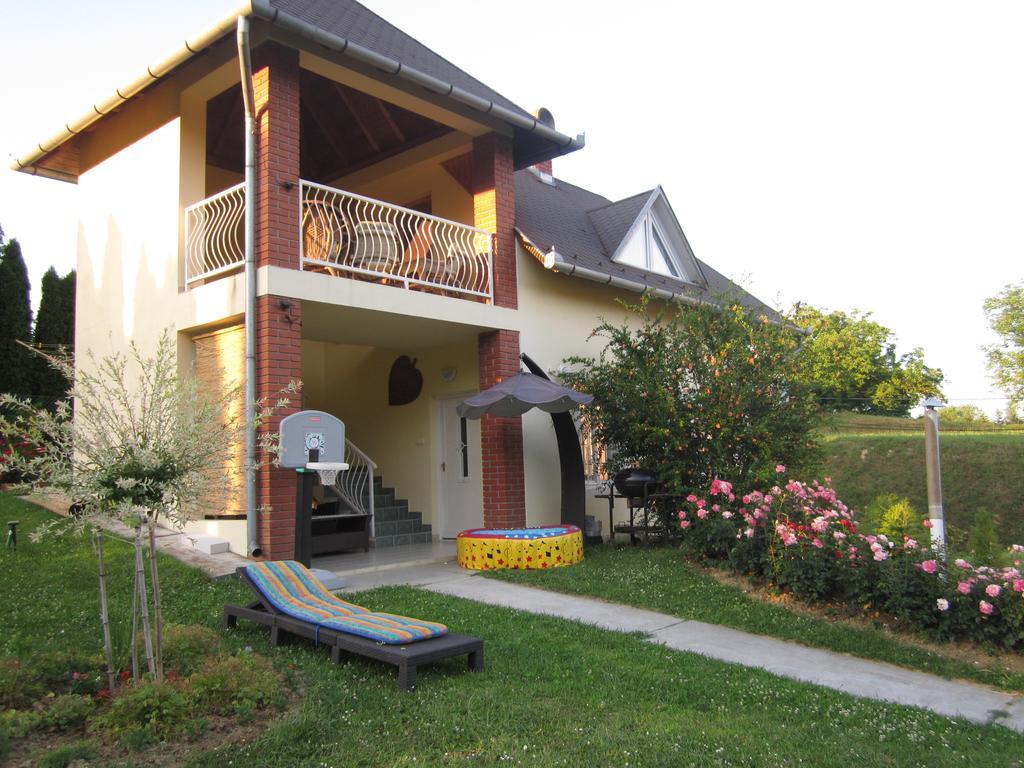 Rozsadomb Apartman Zalakaros Exterior foto